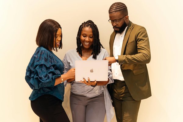 Stratégies marketing innovantes : comment les entreprises de décoration d"intérieur attirent une clientèle privilégiée ?